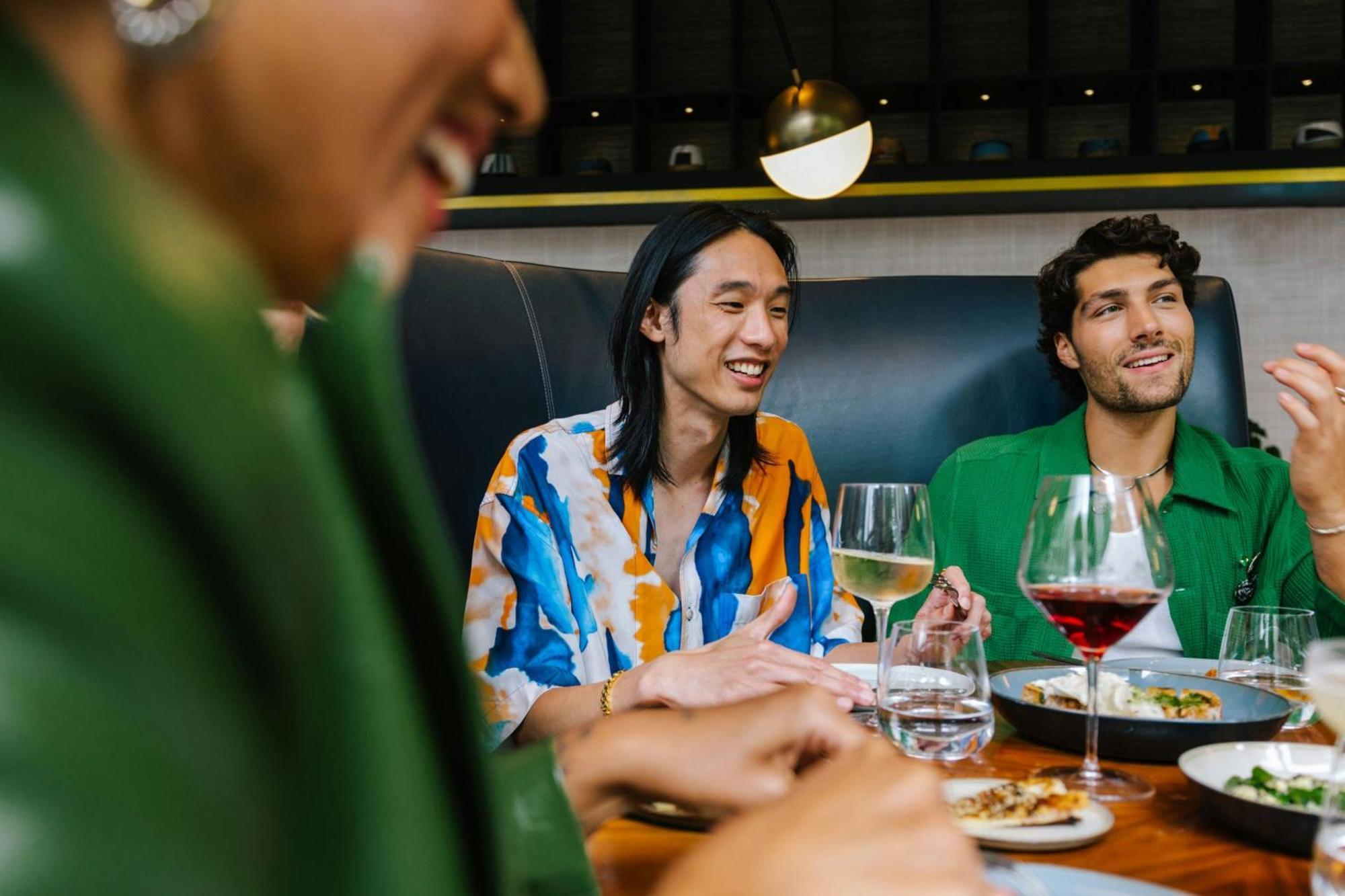 墨尔本w酒店 外观 照片 Guests at the restaurant