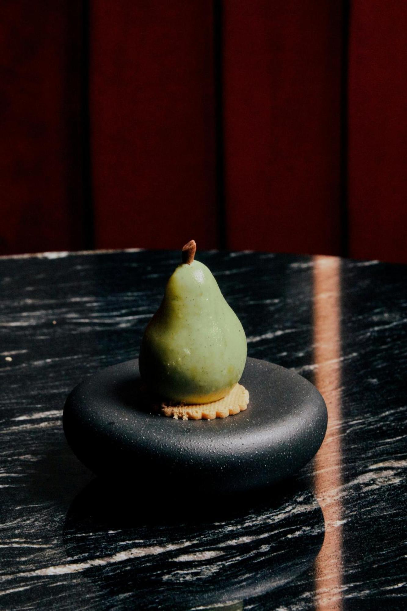 墨尔本w酒店 外观 照片 A pear-shaped chocolate